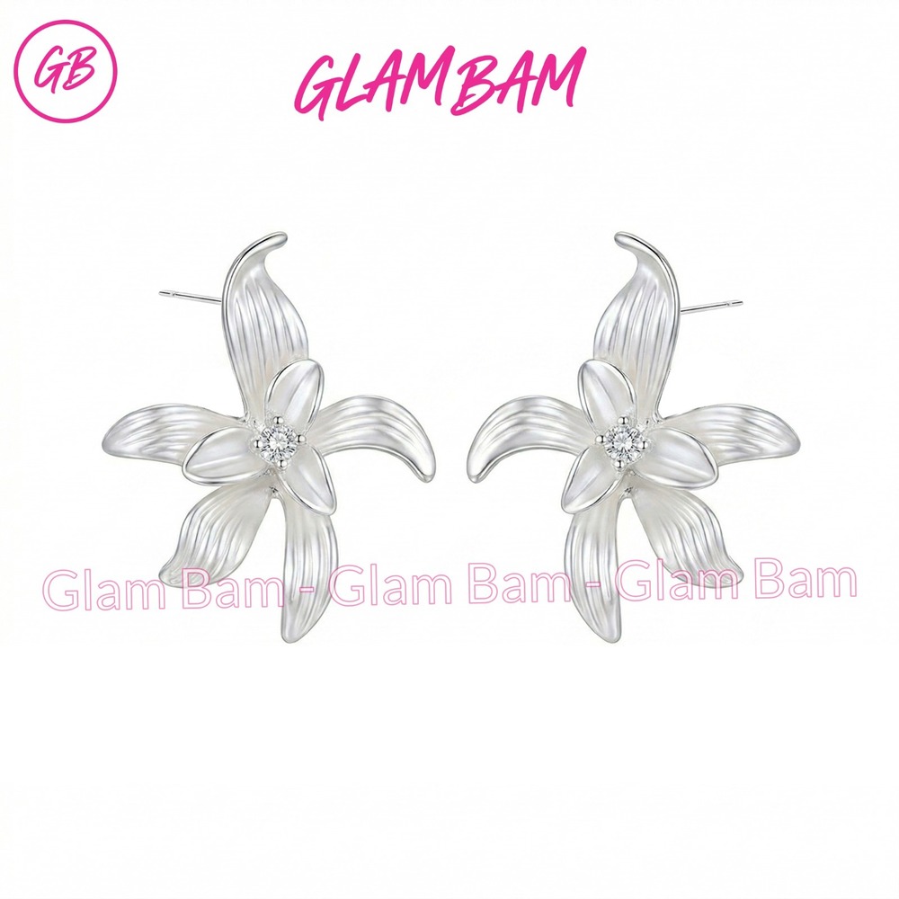Elegant White Pearlescent Flower Stud‎ Earrings Zircon Center Silver Post